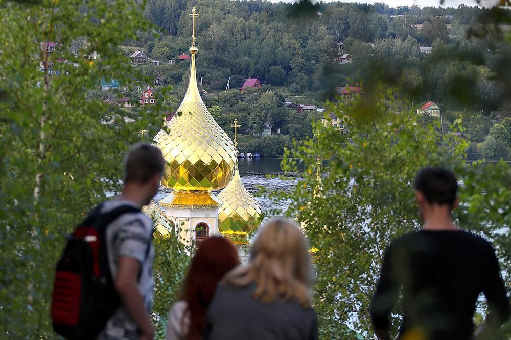 Зумеры изобрели «монастыринг». Это новый вид психотерапии? Комментирует психолог Пироговского