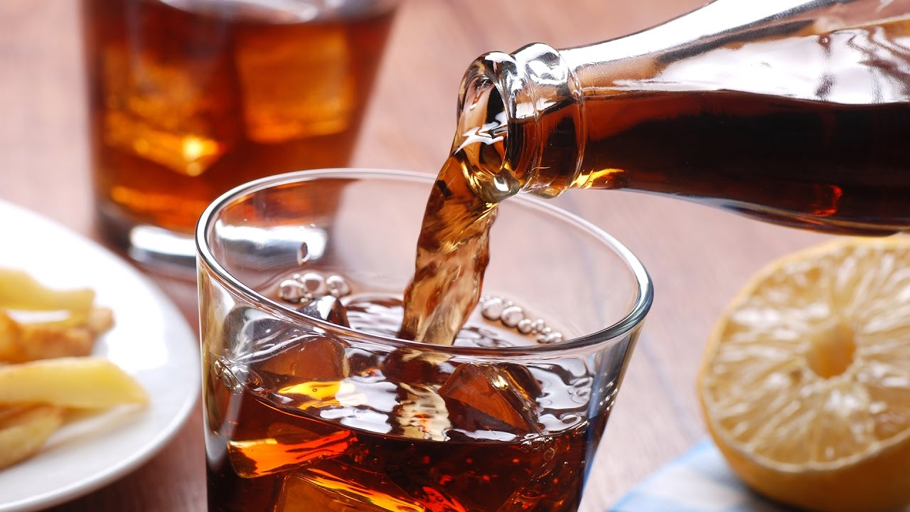 фото: Кола vs. Почки: как сладкая газировка превращается в камни