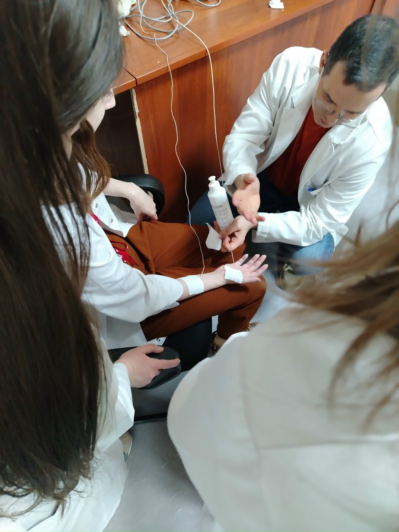 СНК кафедры неврологии Пироговского Университета провел практическое заседание по теме: «Электронейромиография»