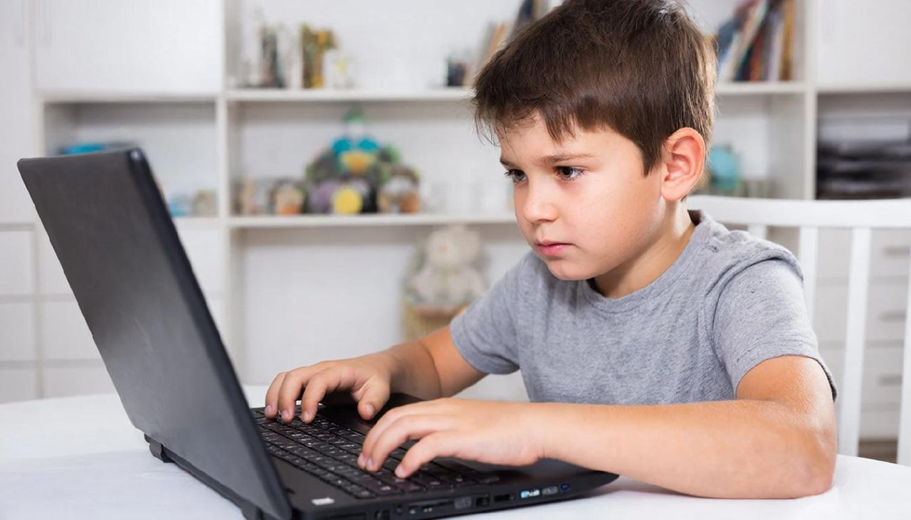 Психологическая травма у детей 6-10 лет: как создать «канал» безопасности. Совет эксперта Пироговского Университета