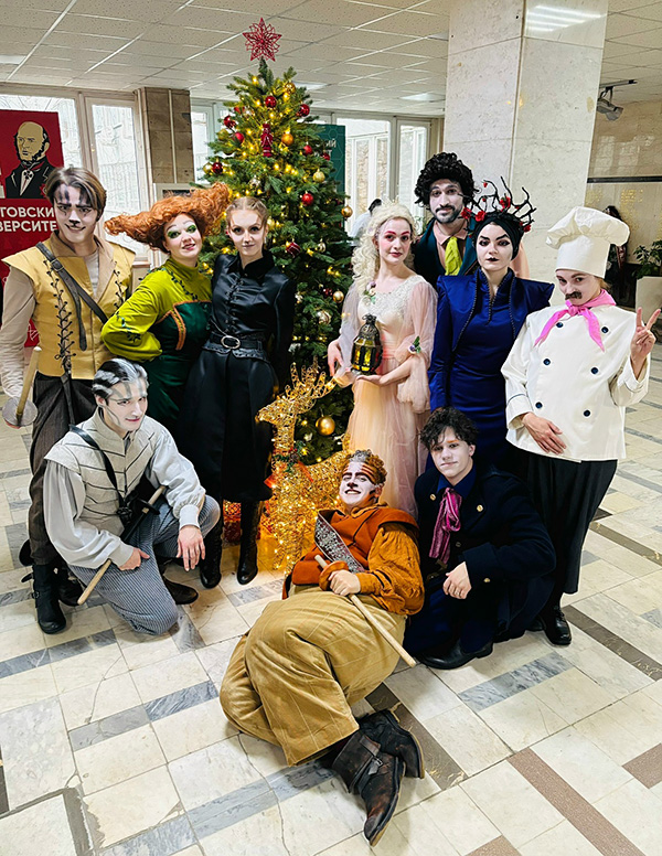 фото: Показ Новогоднего детского спектакля от театра «Двенадцать» Пироговского Университета