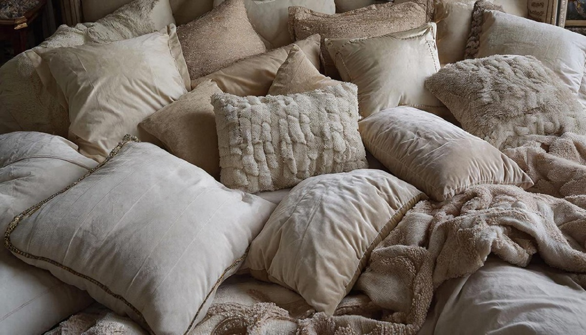 фото: Тренд против позвоночника: эксперт Пироговского Университета — об опасности сна в «коконе» из подушек