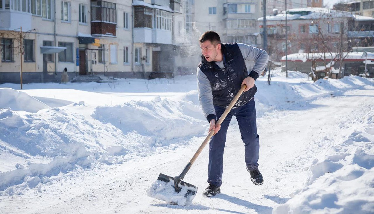 фото: Уборка снега как фитнес: врач Пироговского Университета о пользе и рисках