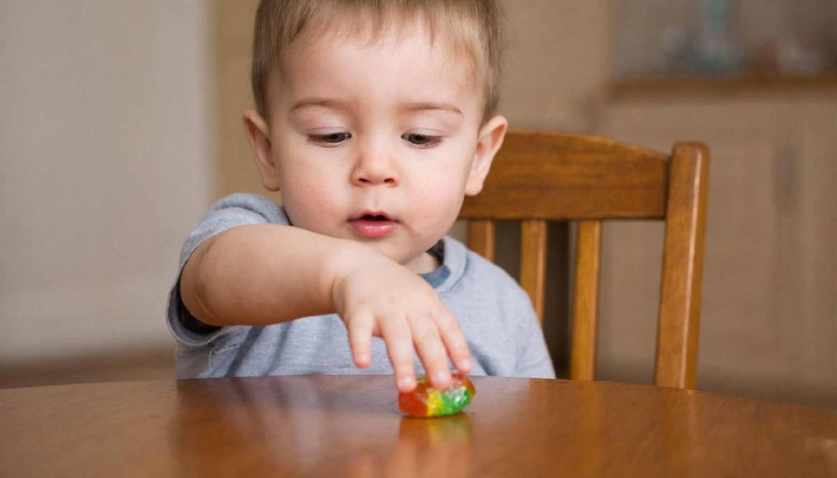 фото: 1 конфета в 3 года, 2-3 — в 10: врач Пироговского Университета назвал дневные нормы сладкого для детей