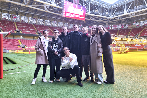 фото: Сотрудники Пироговского Университета провели выездное занятие для студентов на стадионе «Спартака»