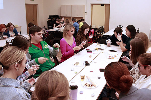 фото: Мастер-класс по плетению колец из бисера в Пироговском Университете