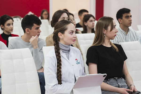 фото: «Вселенная» сосудистой хирургии: цикл лекций ведущего эксперта из Германии в Пироговском Университете 