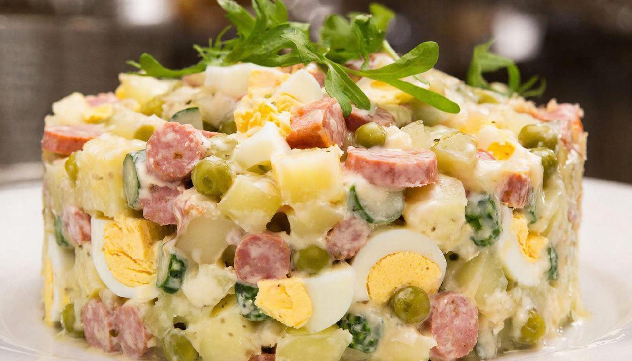 фото: «Оливье» без майонеза и другие лайфхаки: эксперт Пироговского Университета о том, как уменьшить калорийность новогодних блюд