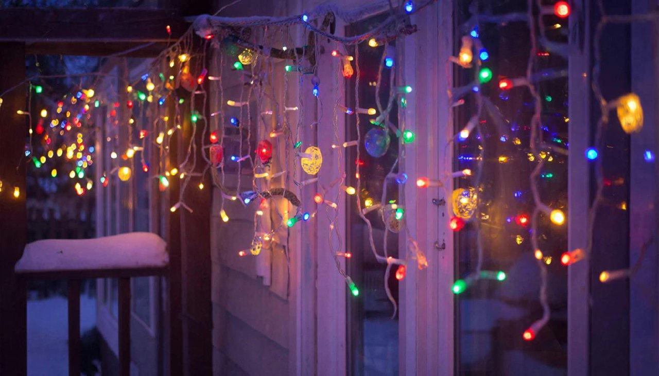 фото: Теплый свет и никакого синего: эксперт Пироговского Университета назвал правила безопасного использования гирлянд
