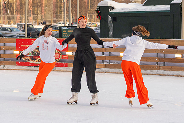 фото: Искры на льду: студенты Пироговского Университета покорили каток на фестивале «Спортивная студенческая ночь»