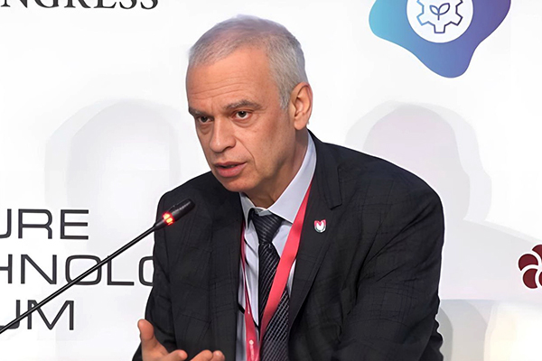 фото: Путь к лидерству в генной терапии: ректор Пироговского Университета выступил на Форуме будущих технологий