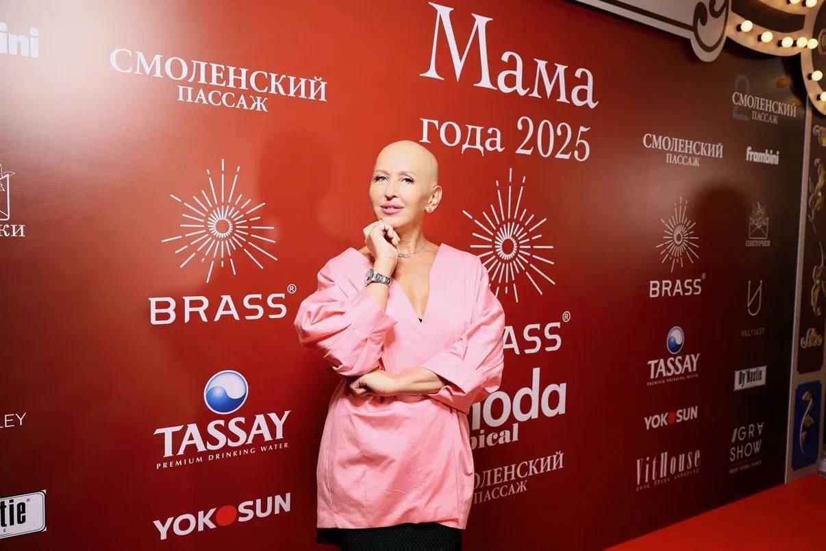 фото: Вселена Мастер стала партнёром премии "Мама года 2025" и подарила номинантам авторские книги для детей