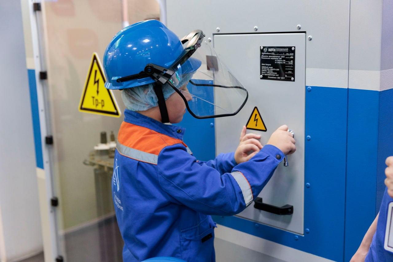 фото: Энергия знаний: обновленная профориентационная площадка АО «Сетевая компания» ждет юных гостей