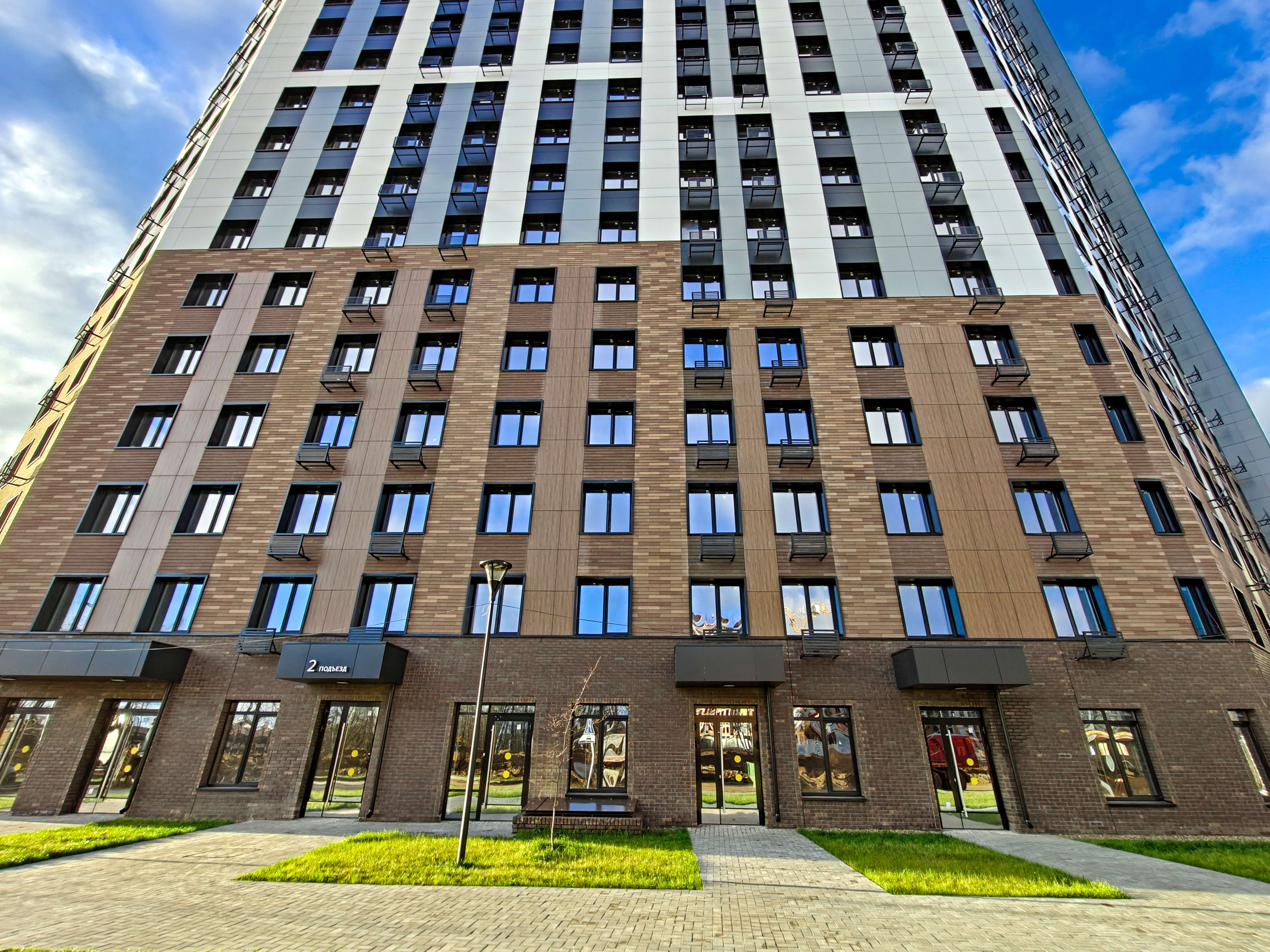 фото: «Суварстроит» ввел в эксплуатацию дом «Кедр» - последнюю очередь жилого комплекса «Сказочный лес».