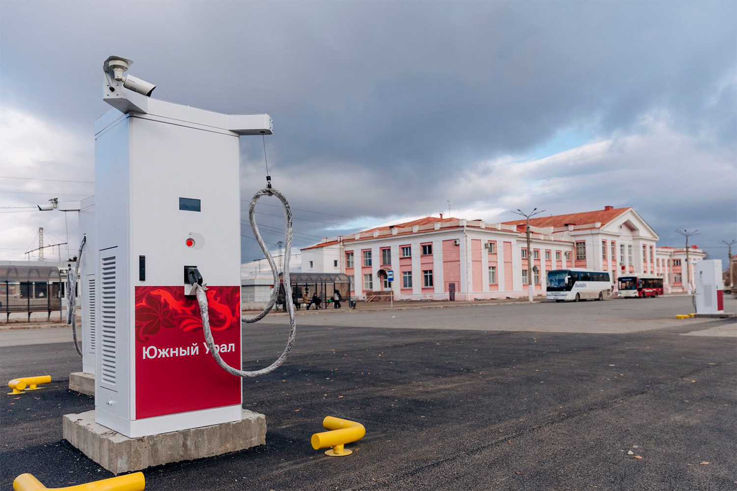 фото: 10 станций в Магнитогорске: E-PROM установил ЭЗС для электробусов