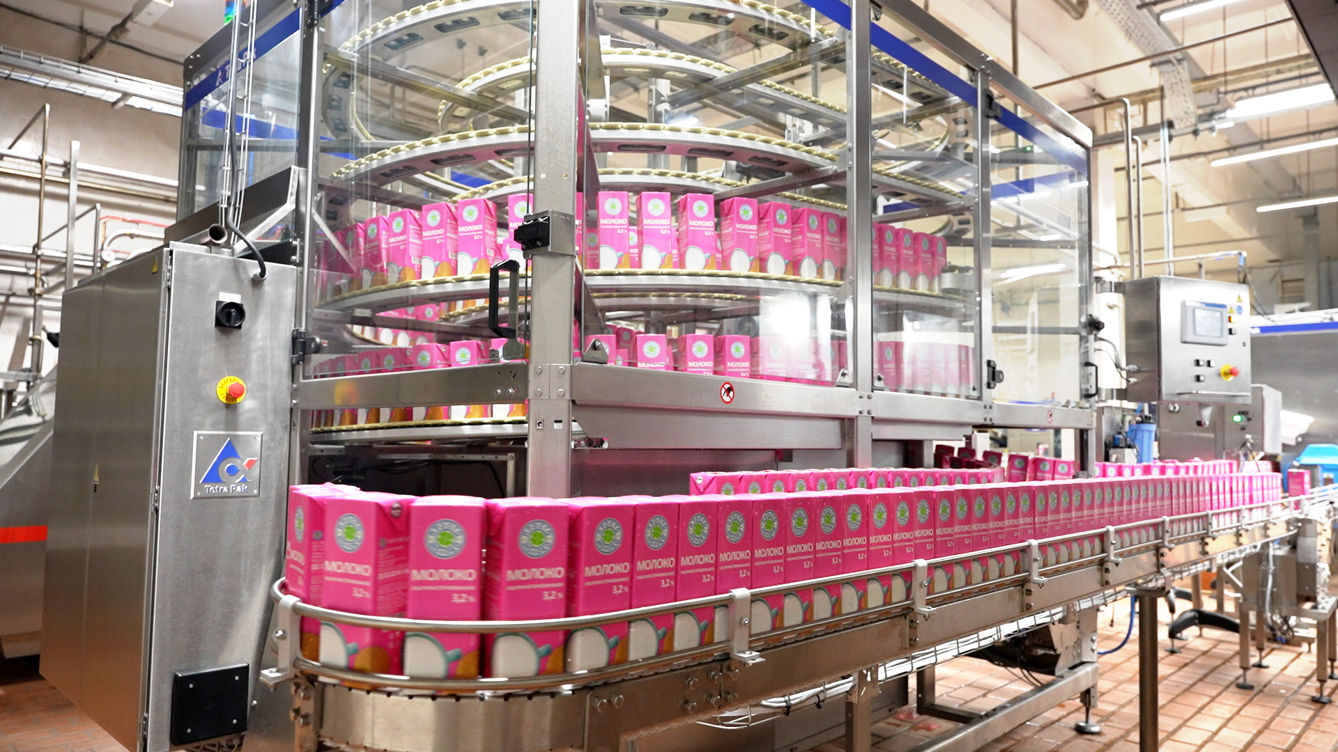 фото: Холдинг «АГРОСИЛА» выводит на рынок новую линейку ультрапастеризованных молока и сливок под торговой маркой «Просто Молоко»