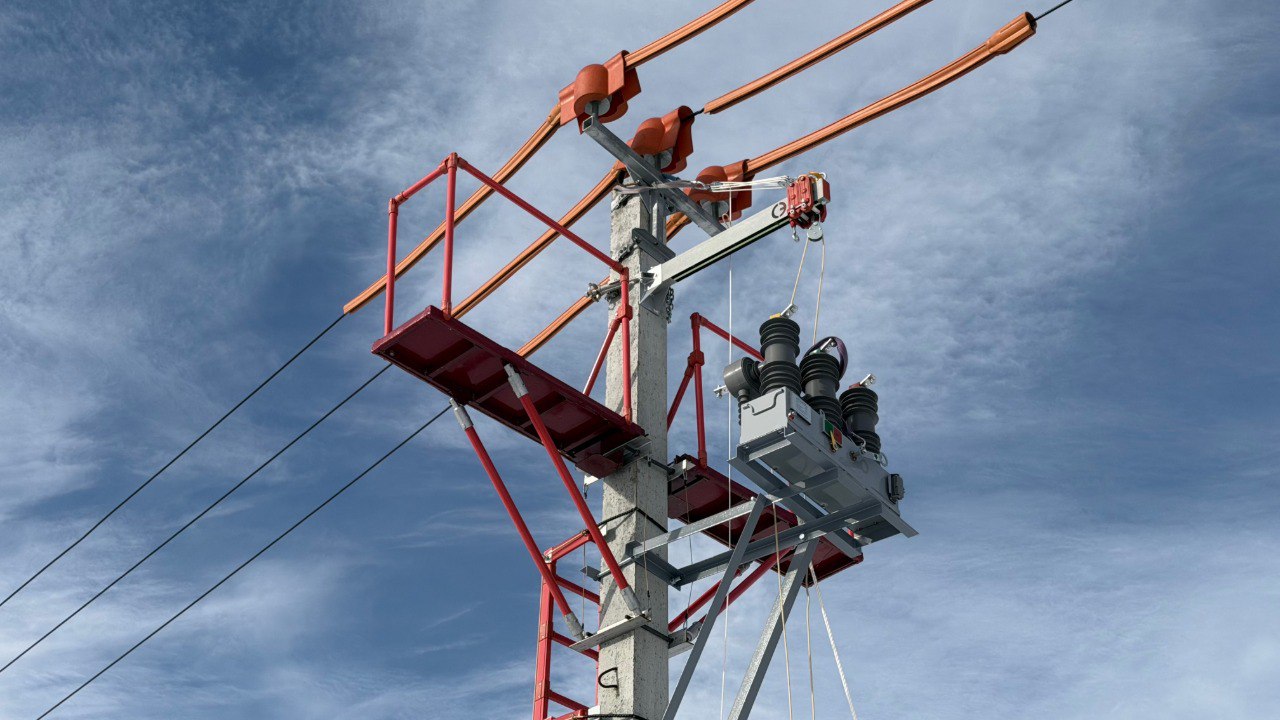 фото: Безопасность – на высоте: «Центр работ под напряжением» разработал уникальный консольный кран