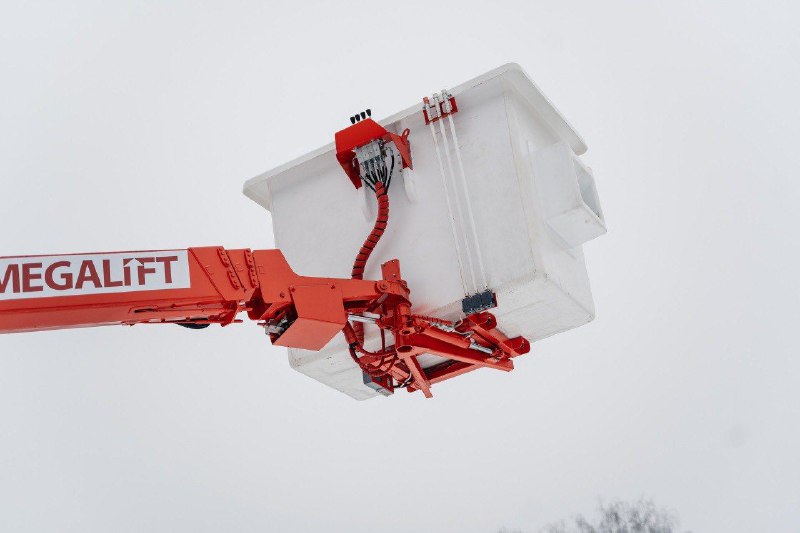 фото:  «Эрвольт» начал серийное производство диэлектрических платформ  для работ под напряжением 10 кВ