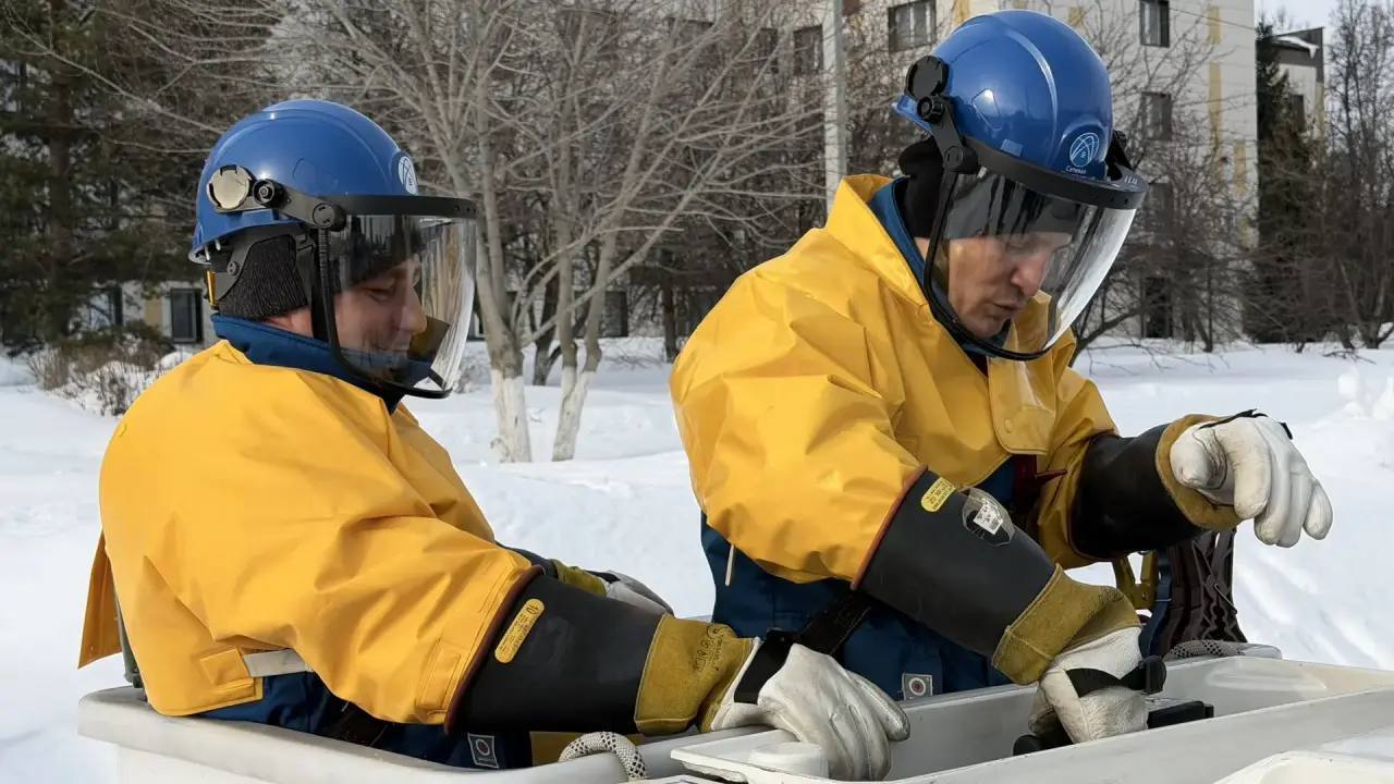 фото: «Центр работ под напряжением» создал первые в России средства защиты из ЭВА-материалов для электромонтеров