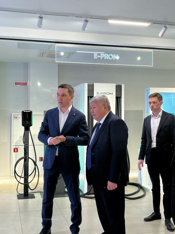 фото: Технопарк «Искра-Волга» представил делегации Кыргызстана решения для электрозарядной инфраструктуры на базе ИИ