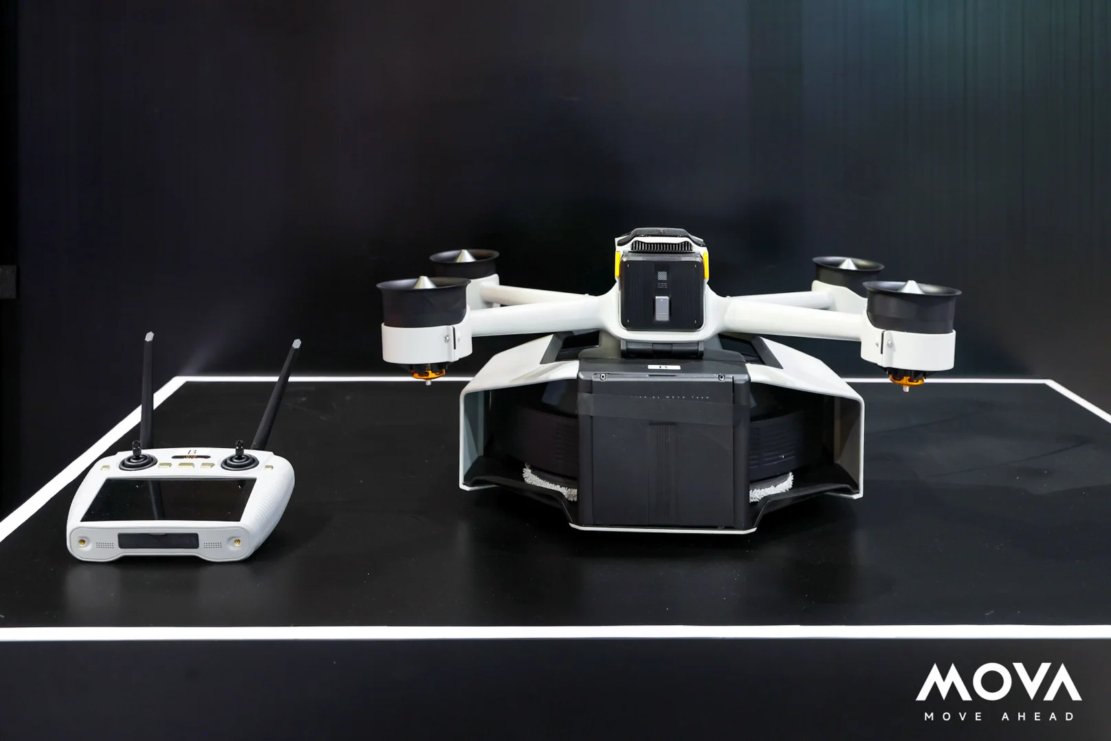 фото: Представлен Mova Pilot 70: первый летающий робот-пылесос