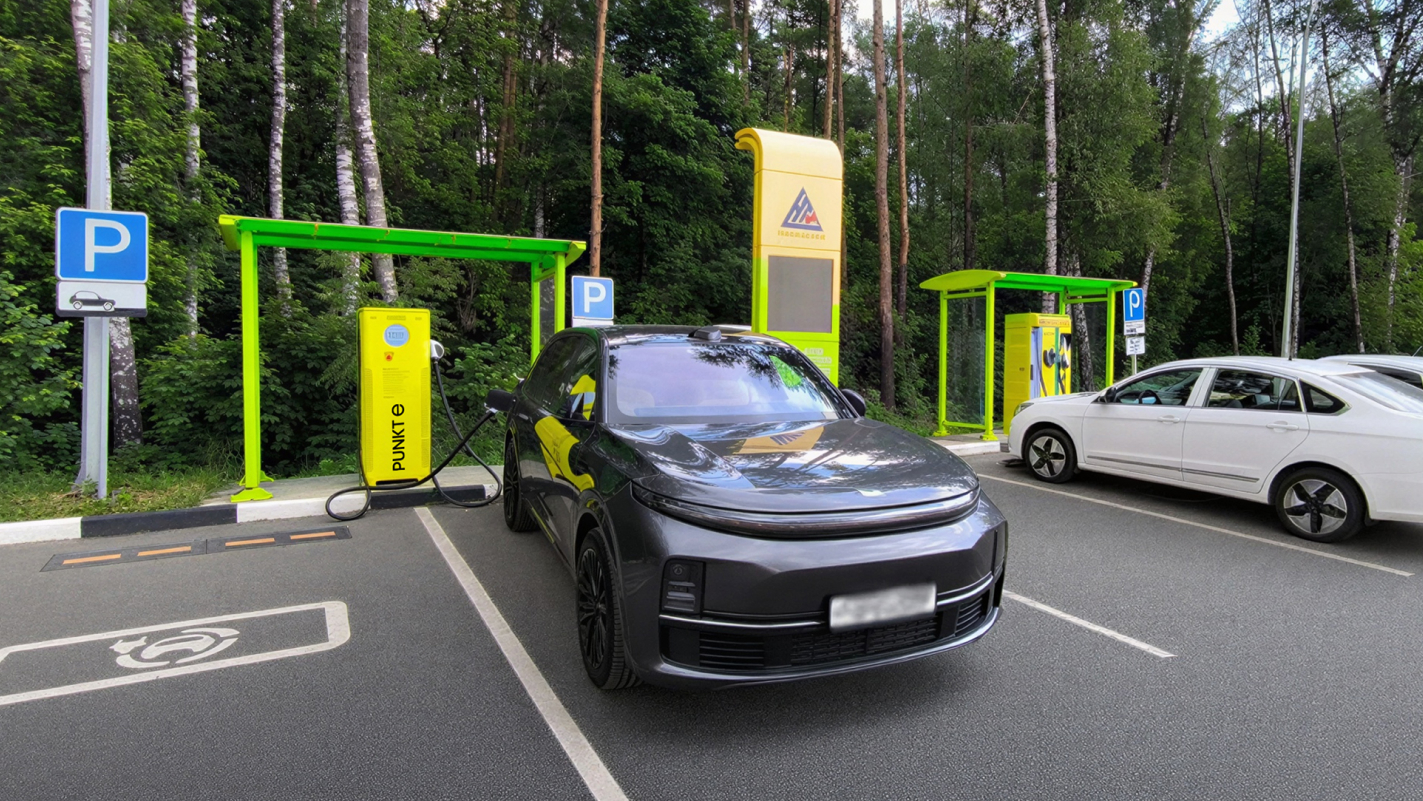 фото: Зарядные станции PUNKT E на АЗС Нефтьмагистраль