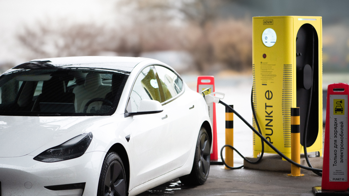 фото: PUNKT E запустил 700-ю зарядную станцию