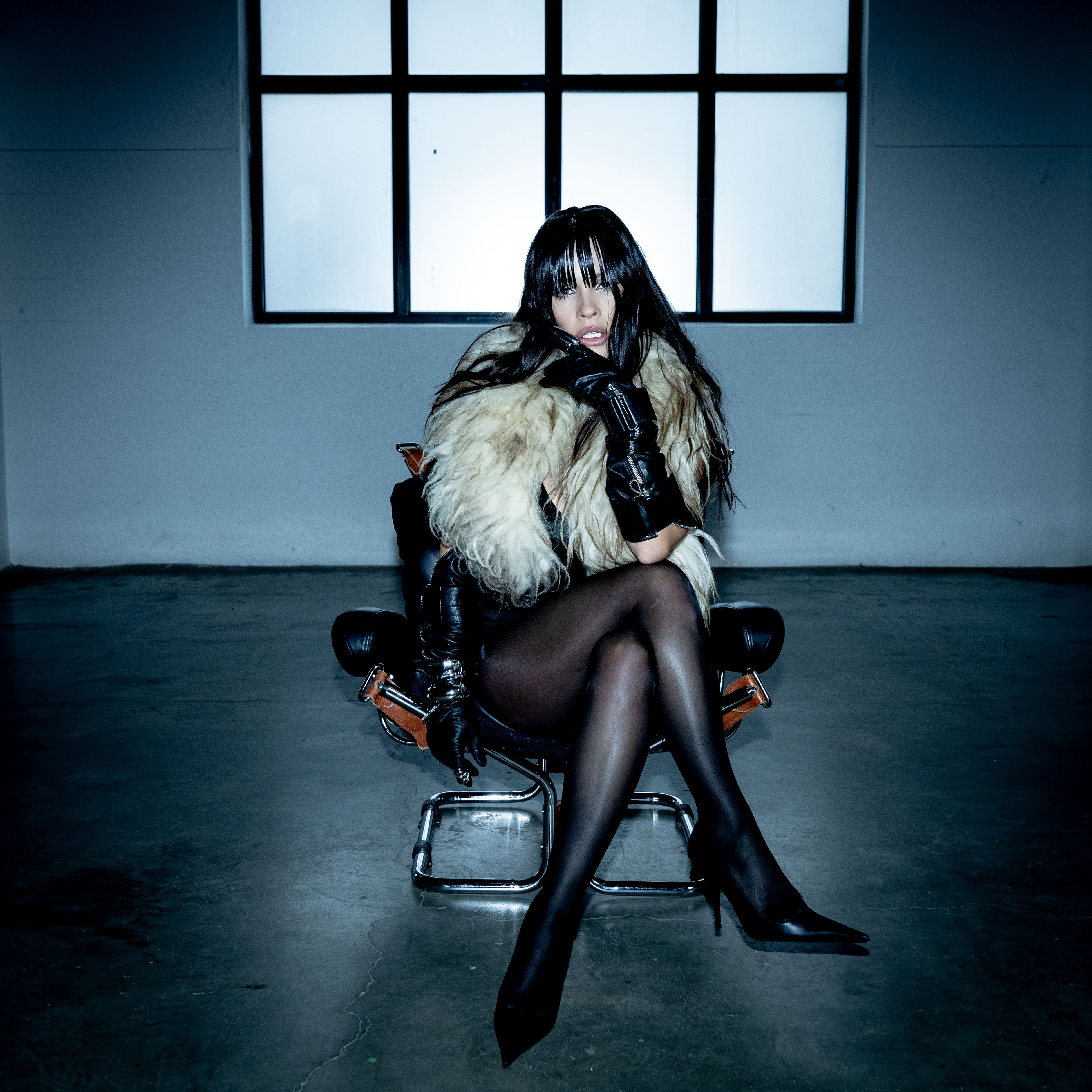 фото: «Чтобы быть твоим триггером, заработаю еще»: KAYA выпустила громкий трек и клип «Нравится»