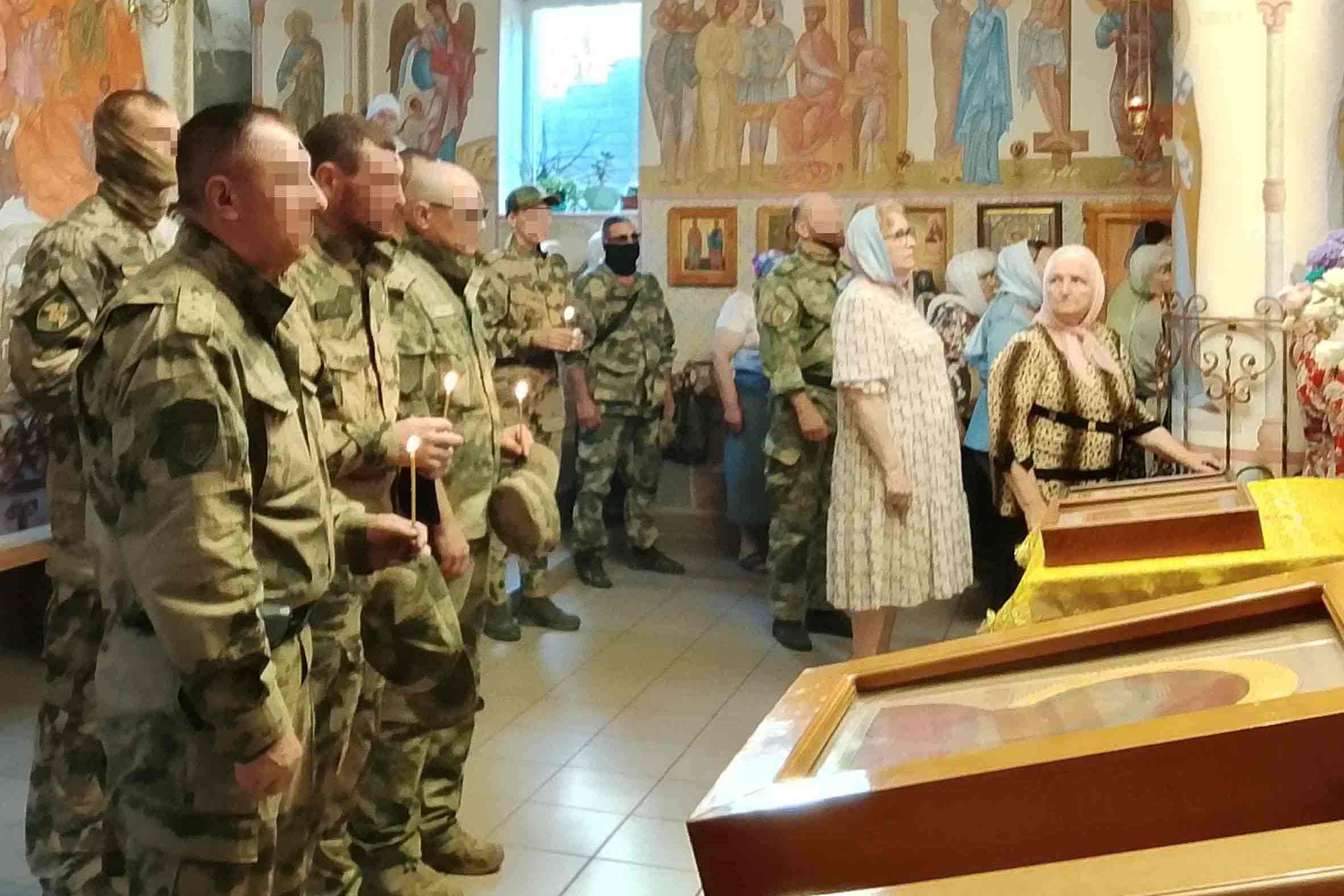 фото: В Запорожской области росгвардейцы почтили память небесного покровителя ведомства святого князя Владимира